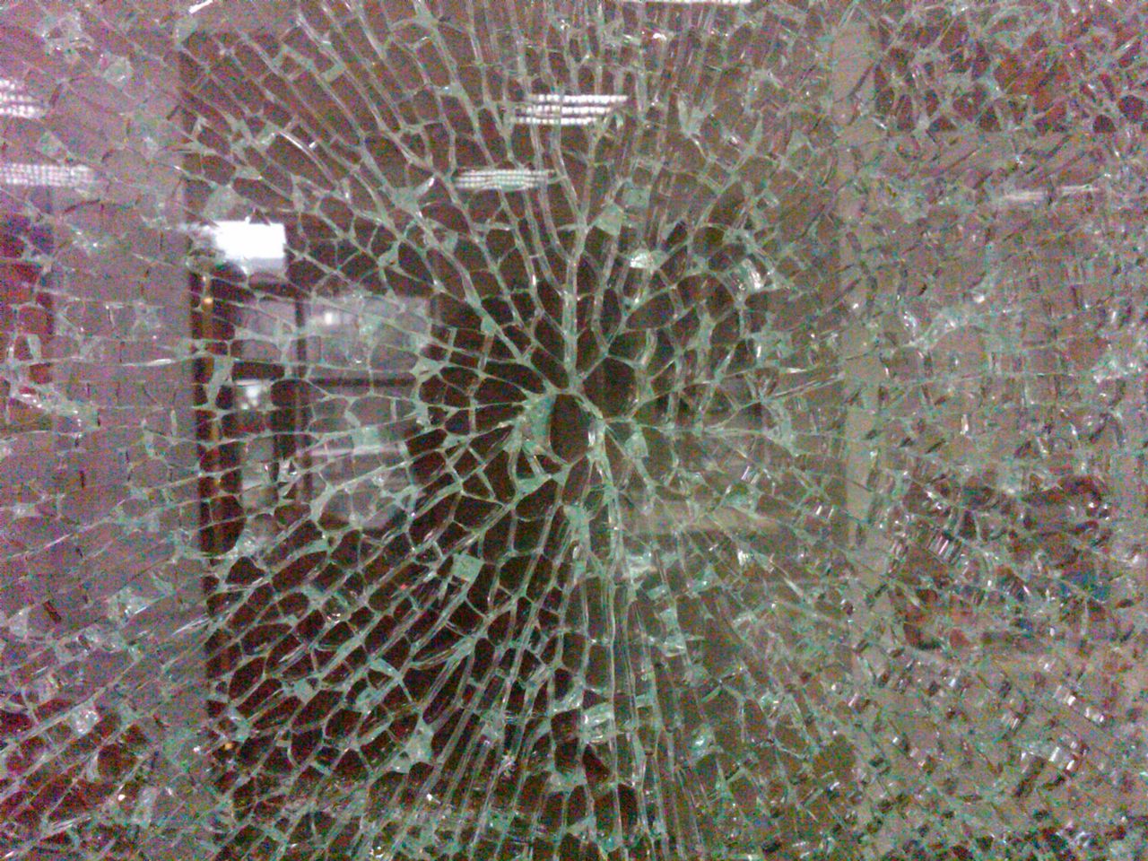 玻璃移門(mén)突然自爆效果圖