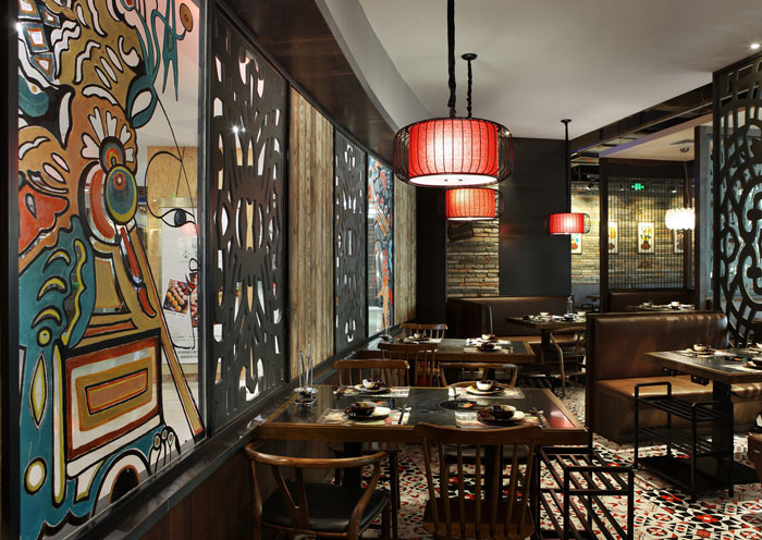 沉穩(wěn)、古樸、自然、寧靜的火鍋店隔斷方案設(shè)計(jì)效果圖