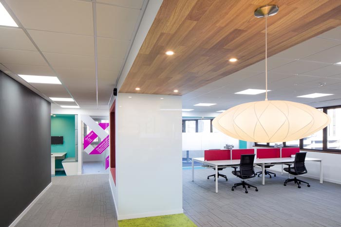 運(yùn)輸公司辦公室進(jìn)門(mén)區(qū)域裝修設(shè)計(jì)案例效果圖