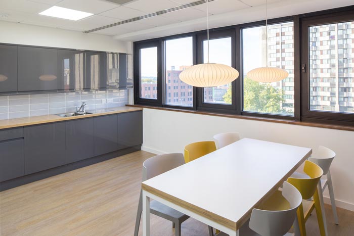 運(yùn)輸公司辦公室茶水間裝修設(shè)計(jì)案例效果圖