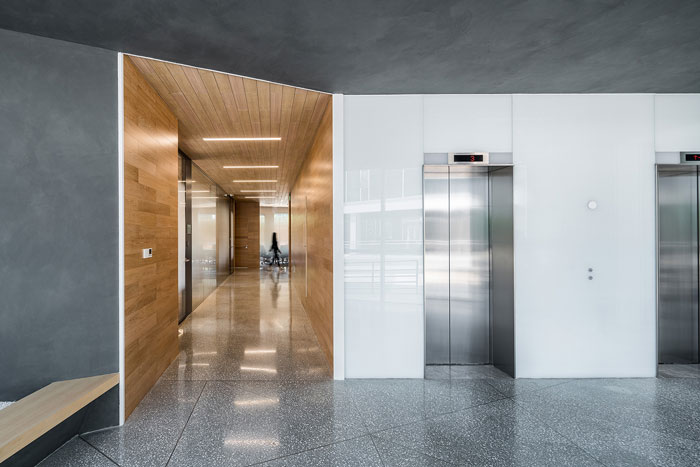 集團總部辦公樓一層公共走道設(shè)計方案