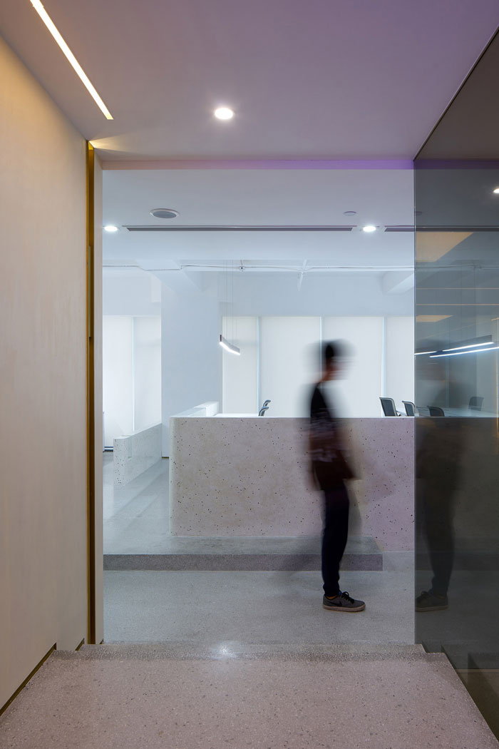 1300平方辦公室辦公入口裝修設(shè)計效果圖