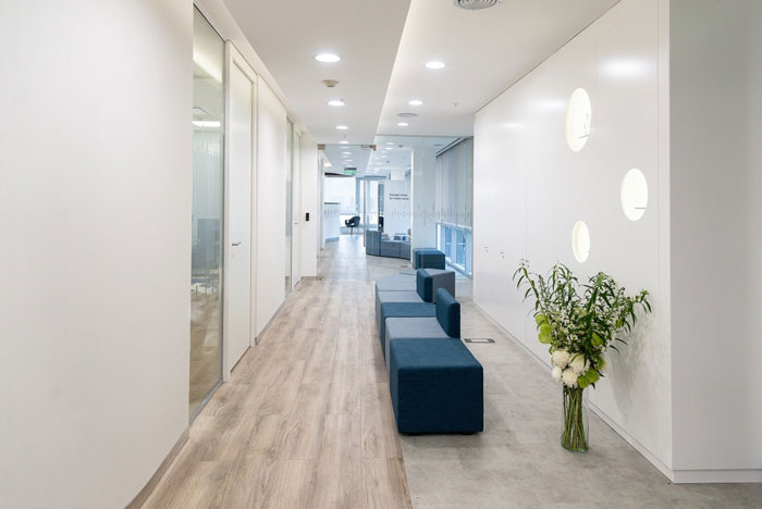 美容公司辦公室過道休息區裝修設計效果圖