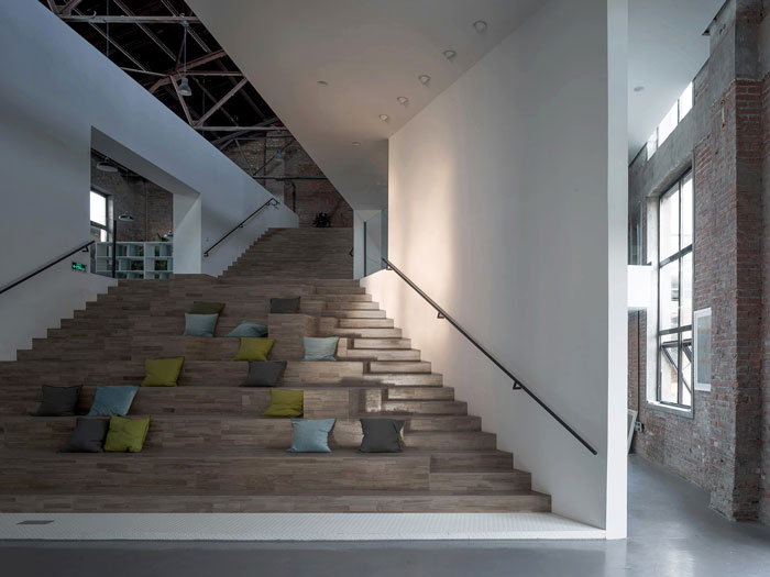 廠房改造辦公室樓梯裝修設計效果圖